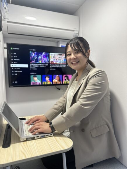 酸素ボックスの中でお仕事